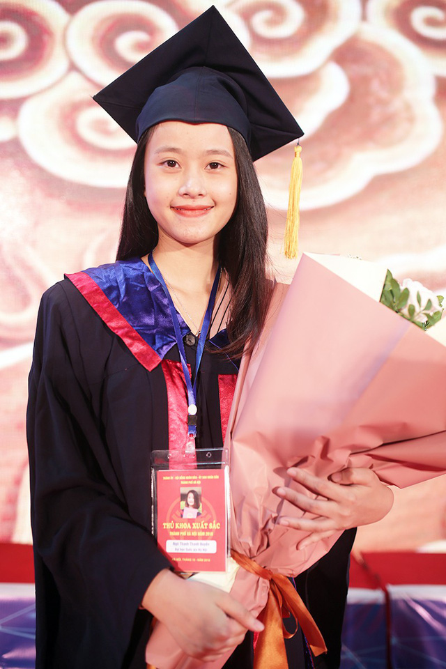 nhung guong mat thu khoa xinh dep tai gioi duoc vinh danh