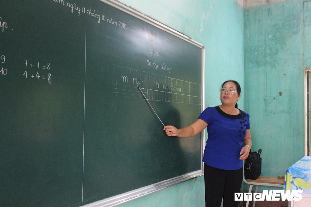 chuyen co giao 10 nam gan bo voi cac em hoc sinh khuyet tat o tuyen quang