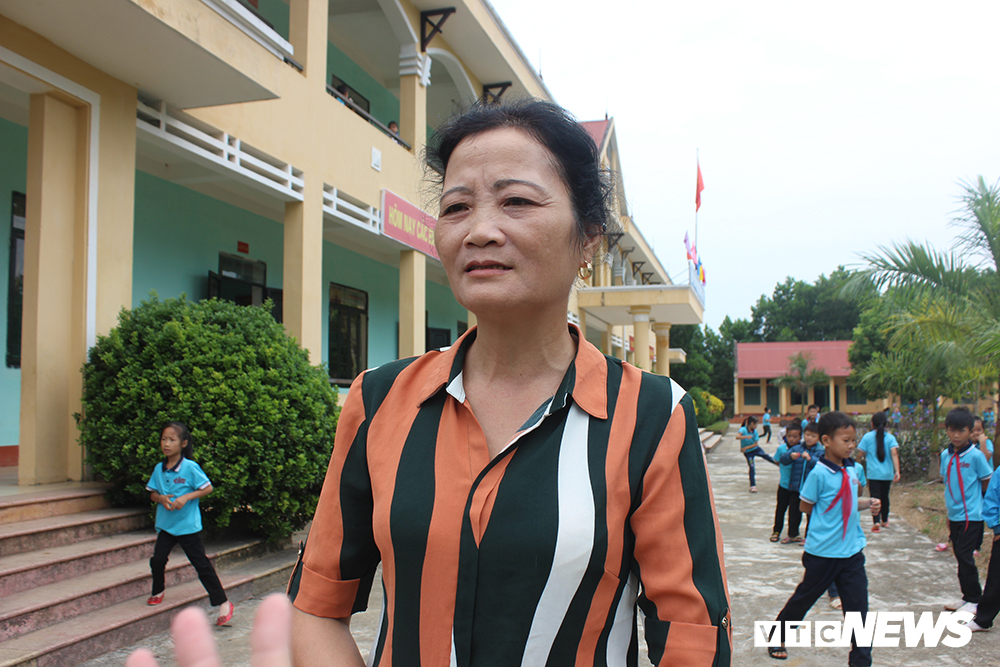 chuyen co giao 10 nam gan bo voi cac em hoc sinh khuyet tat o tuyen quang