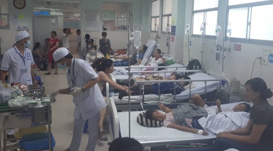 tp hcm hang chuc tre nghi bi ngo doc thuc pham khi an banh mi cha bong