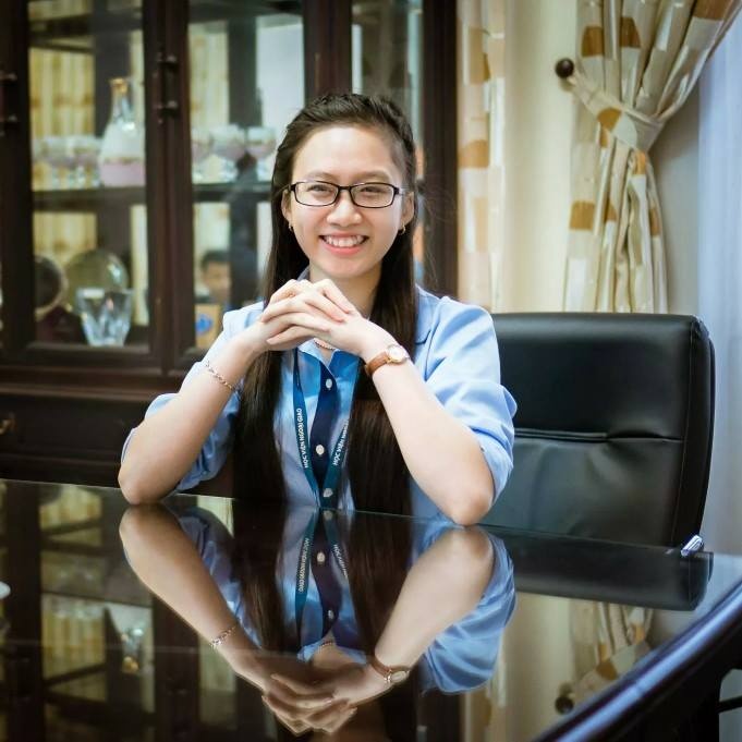 ve dep ngot ngao cua nu sinh tung tang hoa thu tuong canada trong ta ao dai trang