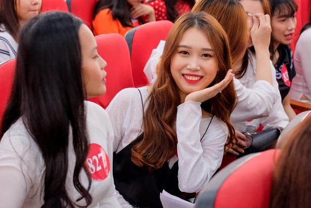 cuoc chien nhan sac cua cac nu sinh hutech tham gia hoa khoi sinh vien viet nam 2018