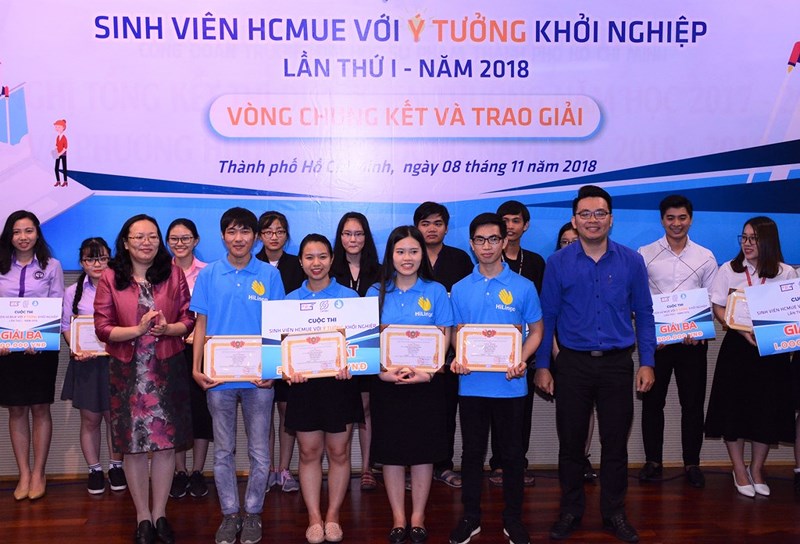 sinh vien thiet ke phan mem ho tro tu hoc tieng trung