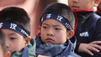 hoc sinh lop 6 roi tu tang hai cua truong hoc xuong dat