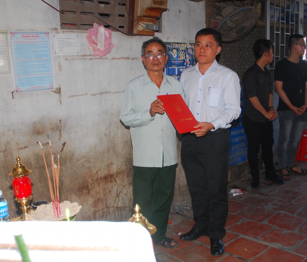 dh giao thong van tai tp hcm cap bang tot nghiep cho sinh vien vua qua doi vi benh hiem ngheo