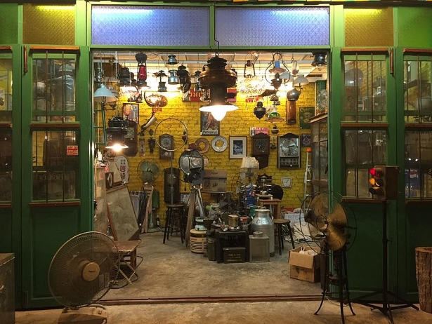 ruc ro sac mau cho dem bangkok