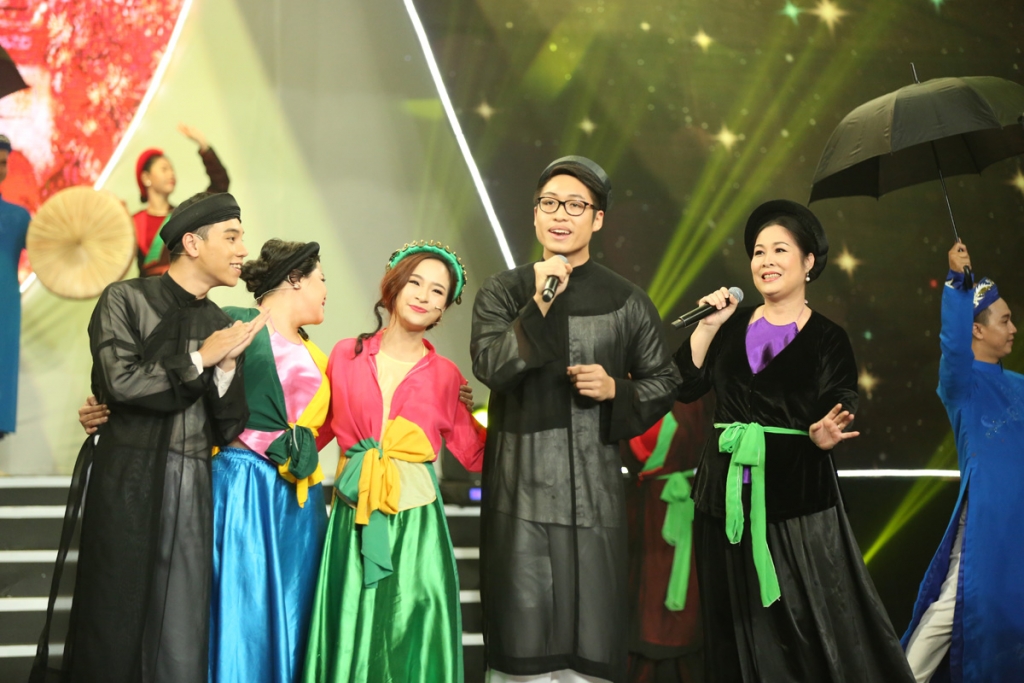 nghe si noi gi ve chuyen gop chung tet ta vao tet tay
