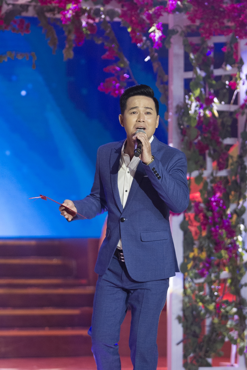 nu sinh 14 tuoi tro thanh quan quan solo cung bolero 2016