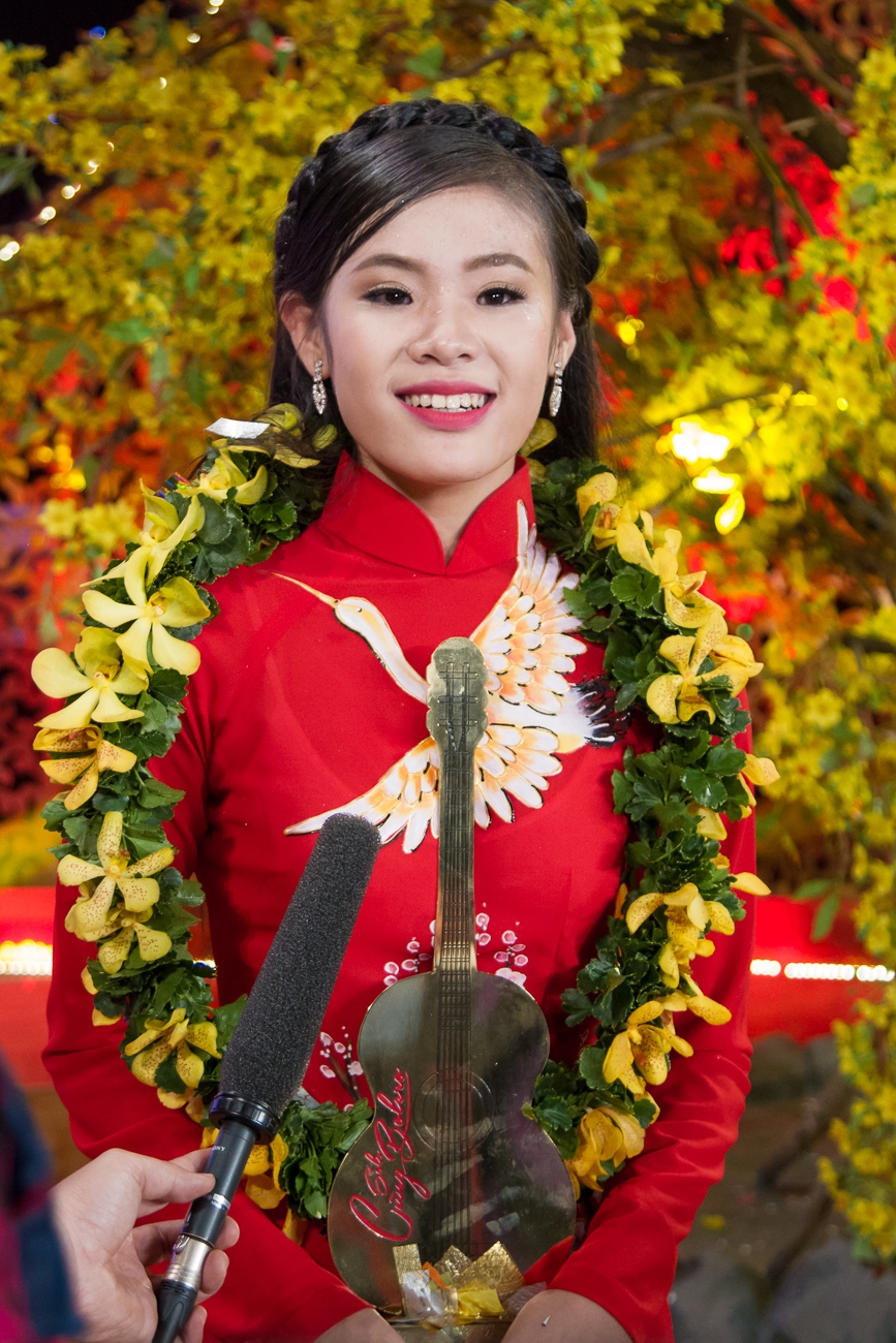 nu sinh 14 tuoi tro thanh quan quan solo cung bolero 2016