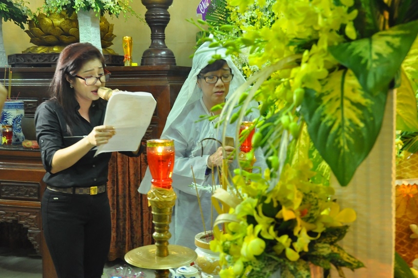 nghe si nghen ngao hat tien biet ut bach lan o dem cuoi