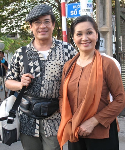 nghe si xuan huong to chong cu thanh bach ong dien cai tro gi vay