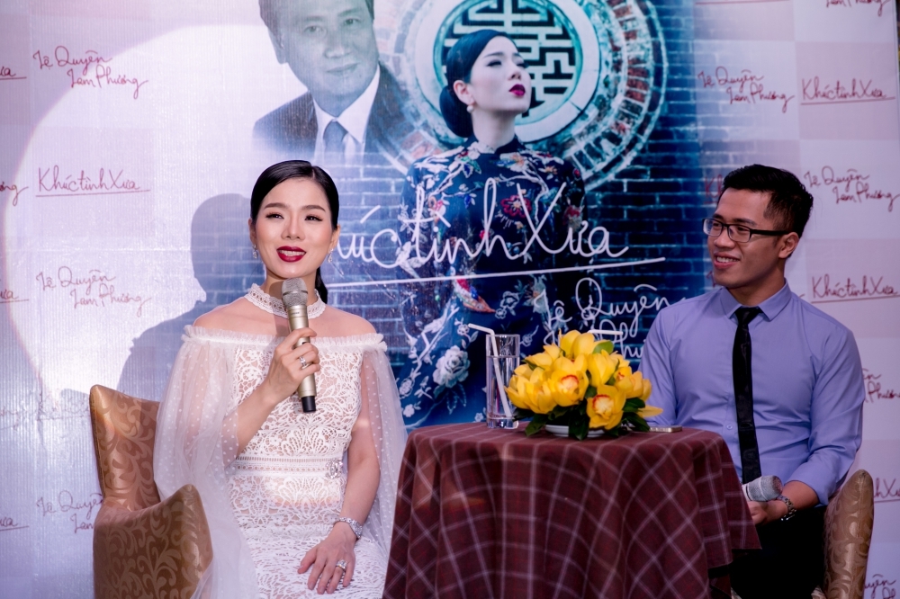 ca si le quyen hat bolero kho gap tram lan