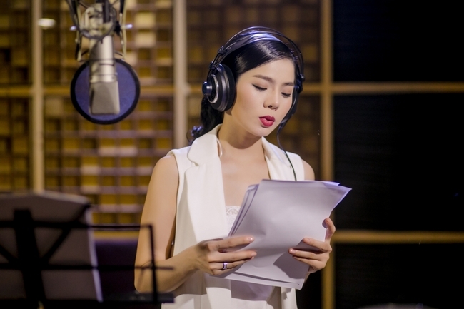 ca si le quyen hat bolero kho gap tram lan