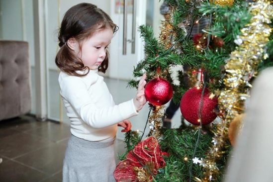 Sao Việt đón Noel: Người hạnh phúc, kẻ cô đơn…