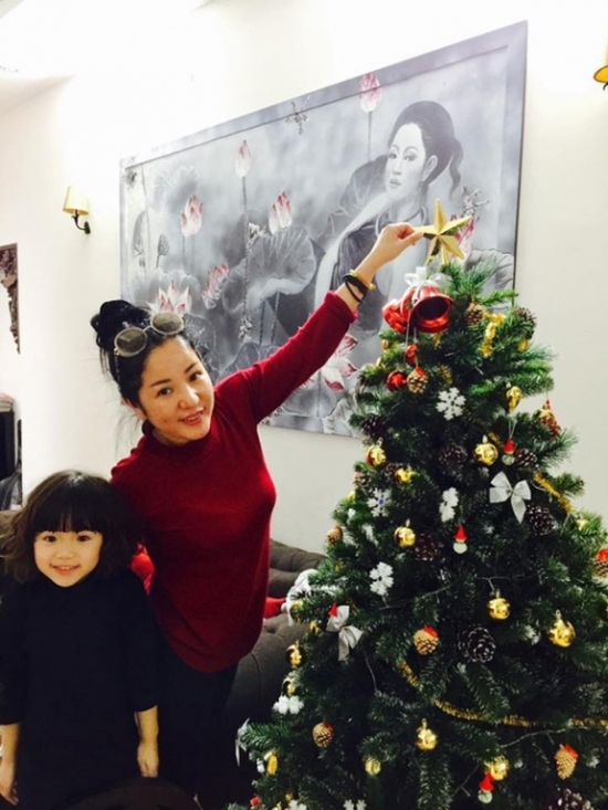 Sao Việt đón Noel: Người hạnh phúc, kẻ cô đơn…