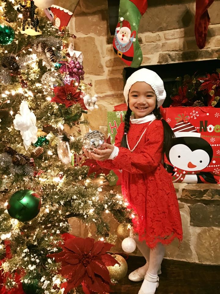 Sao Việt đón Noel: Người hạnh phúc, kẻ cô đơn…