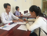 thue dich vu chuyen phat may anh 18 trieu bien thanh chai nuoc khoang