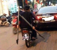 vu 40 nguoi cam hung khi chem mot thanh nien tu vong thay chau bi vay rap toi chi biet dung khoc khong dam mo cua quan cuu chau