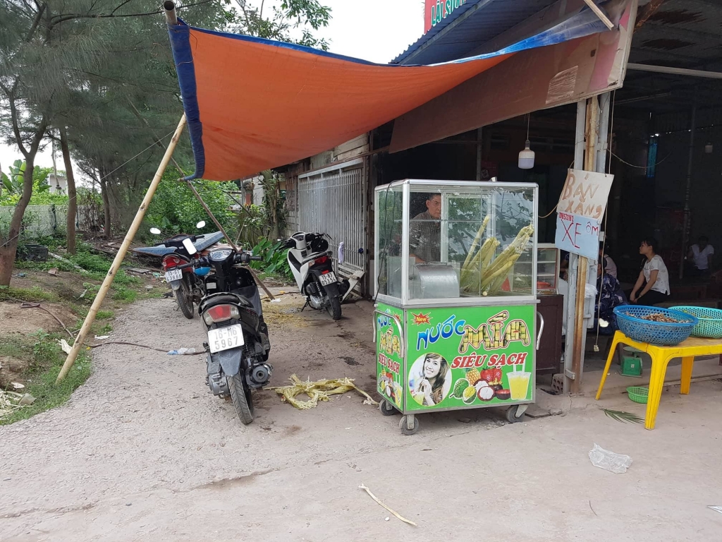 vu 40 nguoi cam hung khi chem mot thanh nien tu vong thay chau bi vay rap toi chi biet dung khoc khong dam mo cua quan cuu chau
