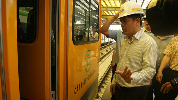 bo truong gtvt noi gi khi di thu duong sat cat linh ha dong