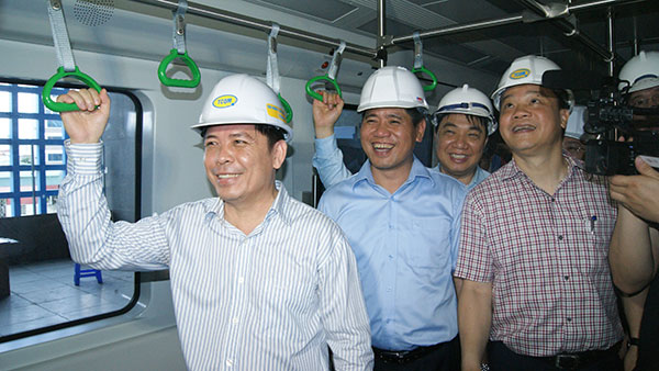 bo truong gtvt noi gi khi di thu duong sat cat linh ha dong