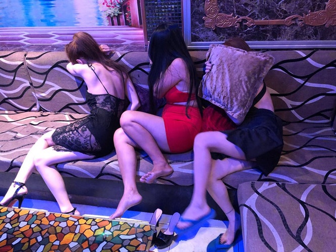 them mot nha hang karaoke o tphcm co tiep vien thieu vai bi xu ly