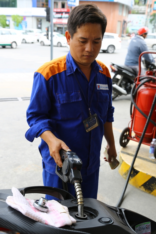 tu 15h30 hom nay 198 xang tang 675 donglit