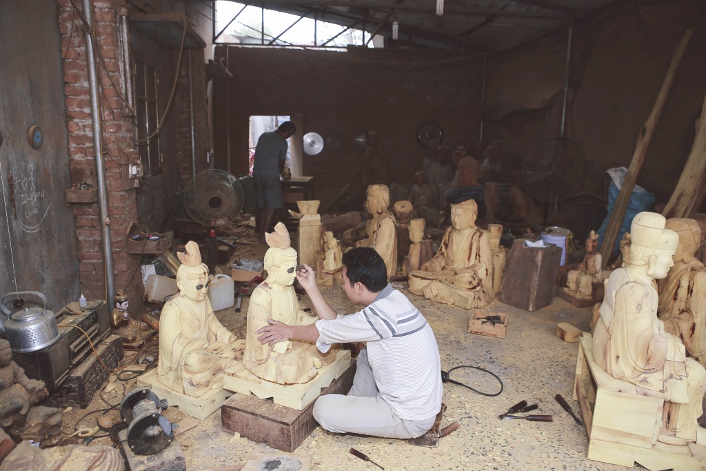 son dong lang nghe tac tuong noi tieng o ha noi