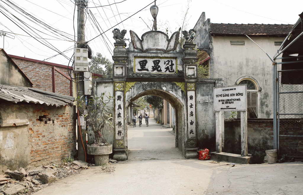 son dong lang nghe tac tuong noi tieng o ha noi