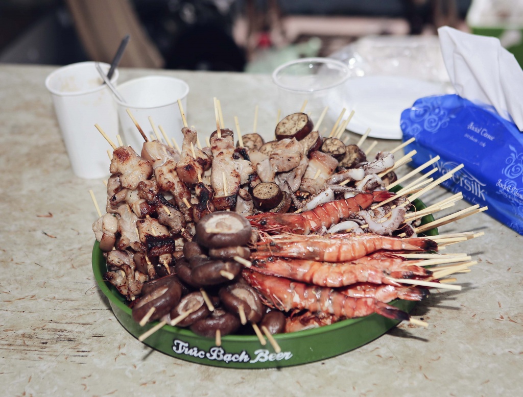 gioi tre ha noi va du khach thich thu voi le hoi hippie land