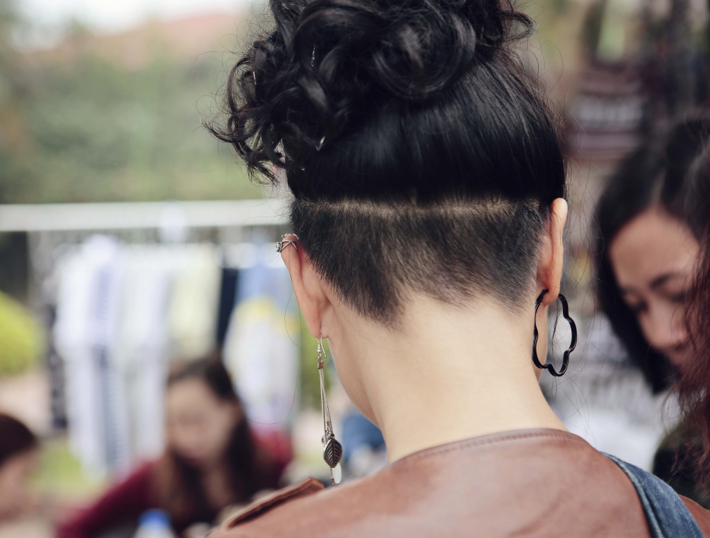 gioi tre ha noi va du khach thich thu voi le hoi hippie land