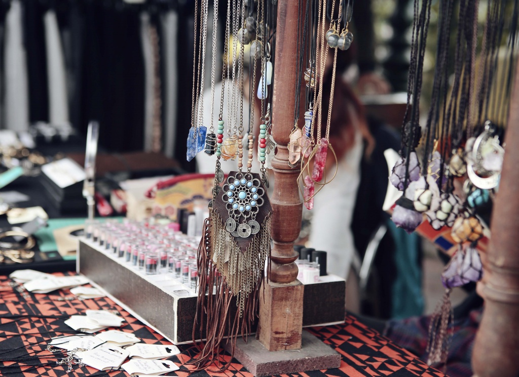gioi tre ha noi va du khach thich thu voi le hoi hippie land