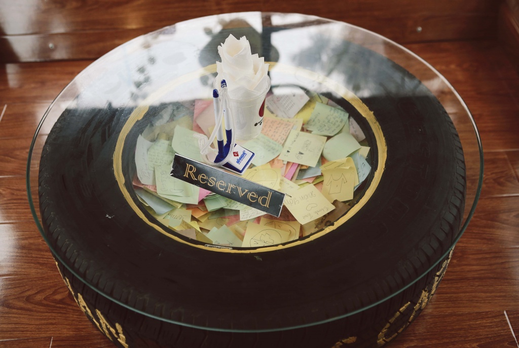 hanoi bus cafe doc dao voi khong gian vua doc dao vua than thuoc