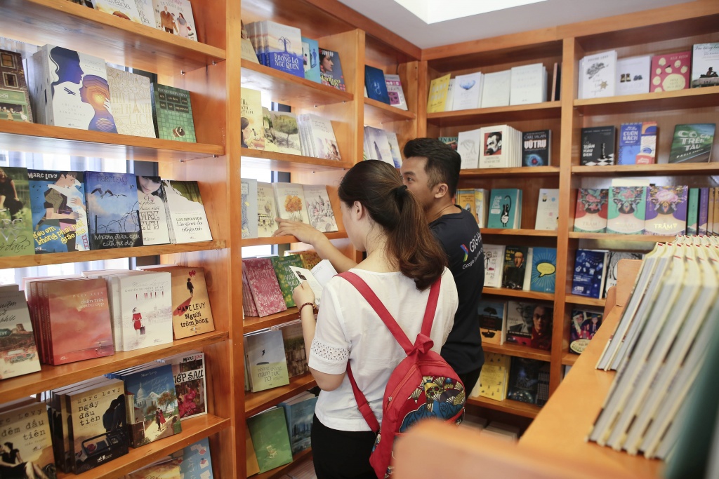 Dạo phố sách mới mở ở Hà Nội: Không chỉ có sách! doc dao pho sach dau tien o ha noi
