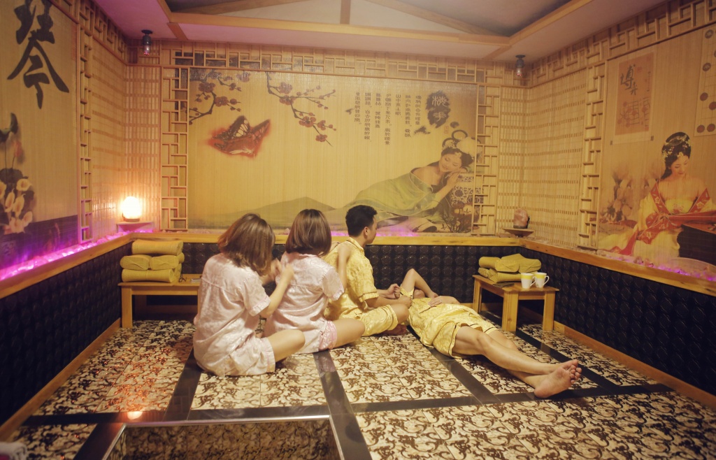 koi cafe spa doc dao voi trai nghiem uong ca phe va massage ca