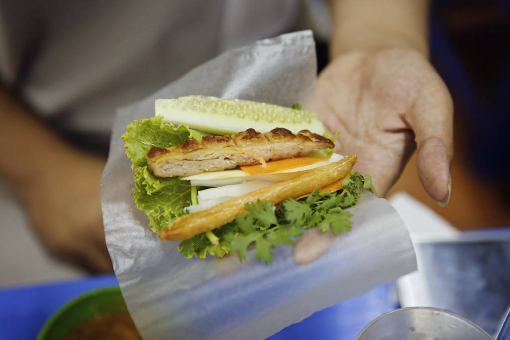 ha noi xuat hien quan nem nuong nha trang ngon nuc tieng