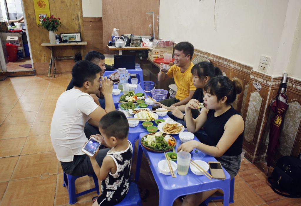 ha noi xuat hien quan nem nuong nha trang ngon nuc tieng