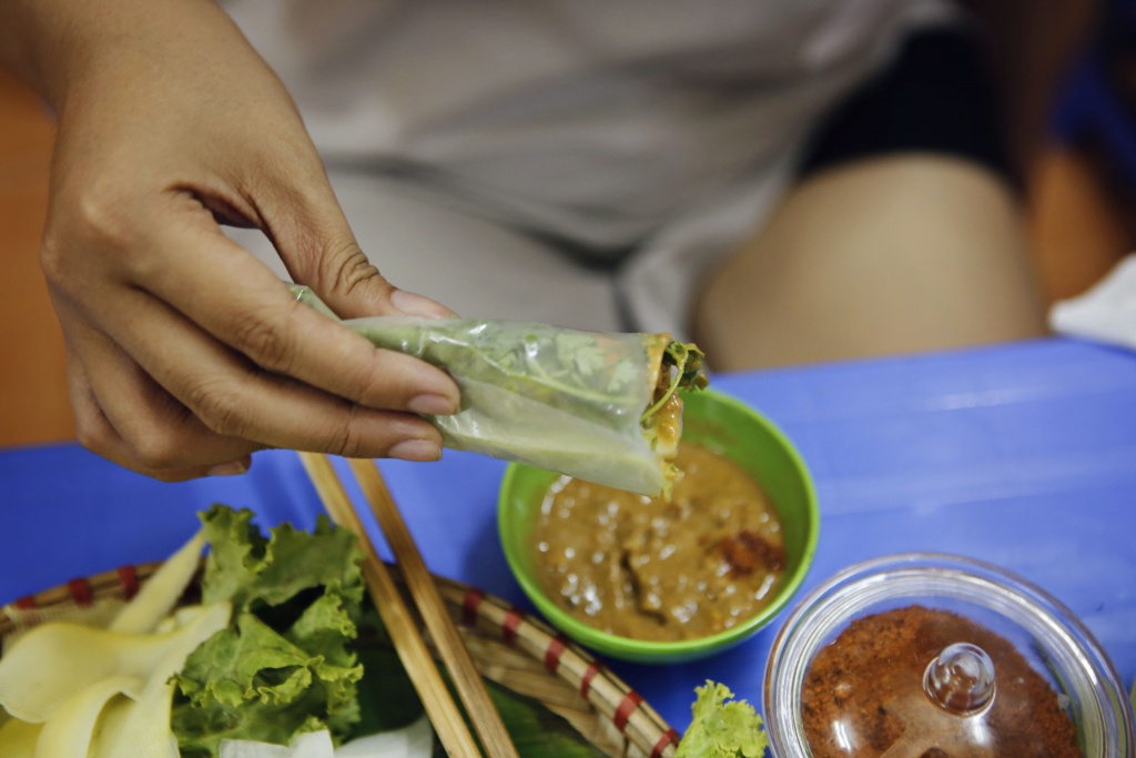 ha noi xuat hien quan nem nuong nha trang ngon nuc tieng