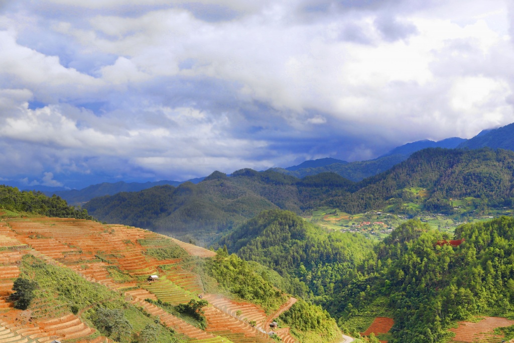 di cay tren ruong bac thang o mu cang chai