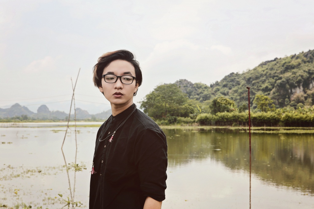 hoang dung the voice co don trong canh dong chieu