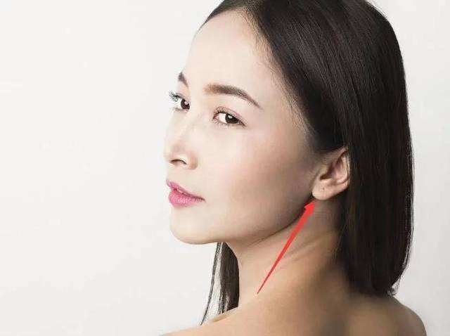 chuyen gia tu vi tiet lo 10 dac diem chi nguoi phu nu vuong phu ich tu moi co
