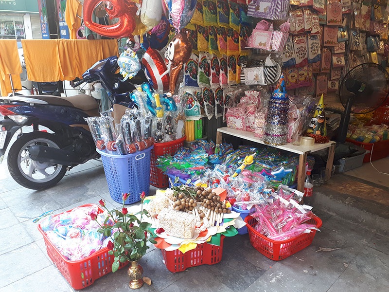 Dân kinh doanh phố cổ Hà Nội phát tâm cúng chúng sinh rằm tháng 7 dan kinh doanh pho co ha noi phat tam cung chung sinh ram thang 7