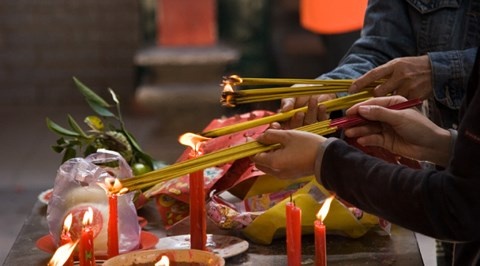 tai sao lai dot vang ma vao cac le cung va gio dau cho nguoi da khuat