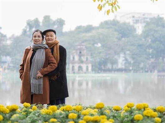 bo anh 50 nam ngay cuoi gay sot cong dong mang va chuyen tinh dep nhu phim cua ong ba anh