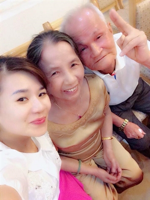 bo anh 50 nam ngay cuoi gay sot cong dong mang va chuyen tinh dep nhu phim cua ong ba anh