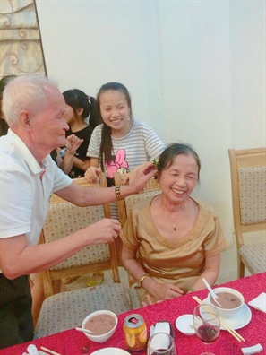 bo anh 50 nam ngay cuoi gay sot cong dong mang va chuyen tinh dep nhu phim cua ong ba anh