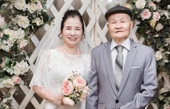Bộ ảnh 50 năm ngày cưới gây sốt cộng đồng mạng và chuyện tình đẹp như phim của 'ông bà anh'