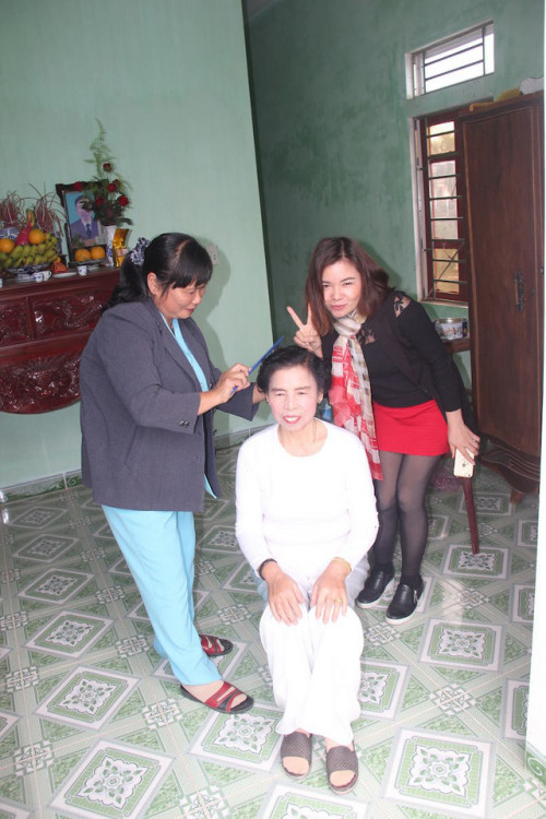 ha nam chu re 73 tuoi ruoc co dau 70 trong ngay dau nam moi