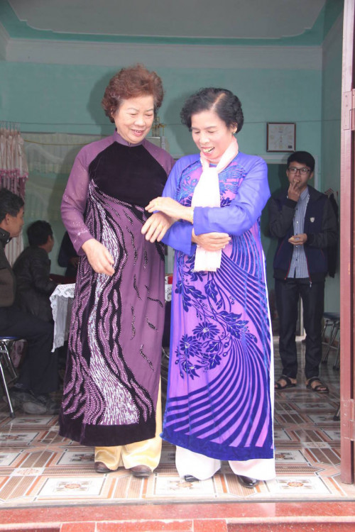 ha nam chu re 73 tuoi ruoc co dau 70 trong ngay dau nam moi