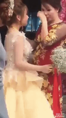 co dau om bo me khoc nuc no lay chong xa 53km thoi ma cam giac nhu 530km